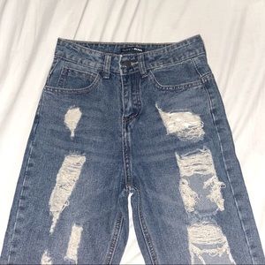 Fashion Nova Boyfriend ripped jeans